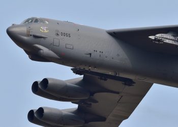 Bombarderos estratégicos de EE.UU. capaces de transportar armas nucleares realizan nuevos vuelos sobre Europa