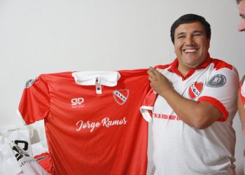 Independiente Calle Larga brinda la merienda a los chicos que asisten al club
