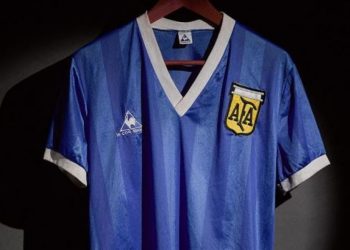 Comenzó la subasta por la camiseta de Maradona: ya hubo una oferta por 4 millones de libras￼