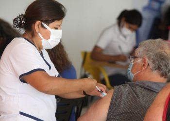 Cuarta dosis: Salud hizo una advertencia para los que tienen que vacunarse
