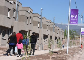 Ya es Ley la regularización dominial de viviendas otorgadas por el IPV