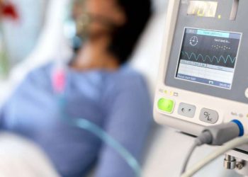 Desconectó el oxígeno de su esposa y dijo: «Me lo pidió el diablo»