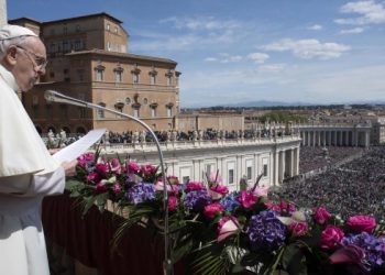 El Papa pide en su mensaje de Pascua que los países escuchen el grito de paz
