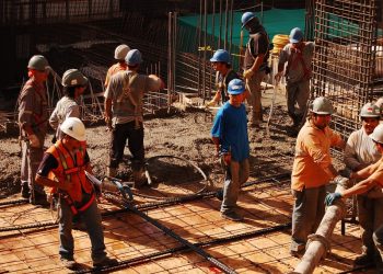 El poder adquisitivo de los empleados en negro cayó un 18,5% promedio desde 2017