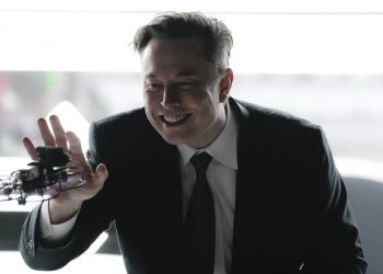 Elon Musk afirma que no tiene casa propia y que duerme en las habitaciones libres de sus amigos