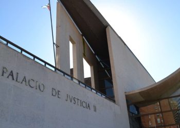 Escándalo en tribunales de Córdoba: dos funcionarios habrían tenido relaciones en el estacionamiento