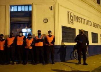 Buenos Aires: Incidentes entre policías y familias en un colegio donde hubo un supuesto abuso