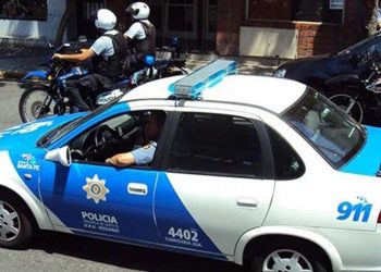 Insólito caso en Argentina: Por la falta de patrulleros, la policía tuvo que perseguir a ladrones en un taxi