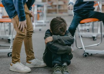 La  amenaza del padre de una nena hipoacúsica al compañero que le hacía bullying: “Te voy a arrancar los ojos y te los voy a hacer masticar”