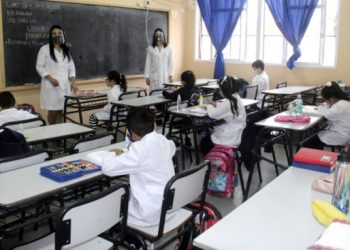 Las escuelas primarias tendrán una hora más de clase por día: las 3 alternativas que analizan para implementarlo