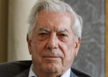 Mario Vargas Llosa fue internado en un hospital de Madrid