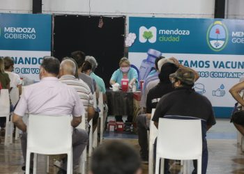 Mendoza comienza a aplicar la cuarta dosis contra el coronavirus