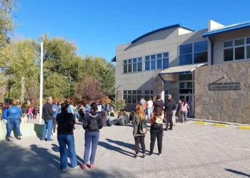 Conmoción en Neuquén: una nena de 5 años fue a comprar chupetines y un policía la secuestró, golpeó y violó