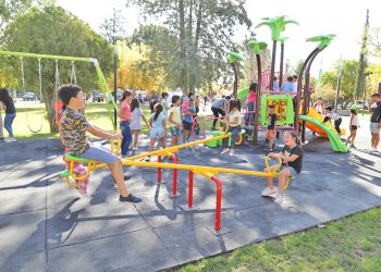 El Municipio inauguró una transformada plaza de Rama Caída con una gran fiesta popular