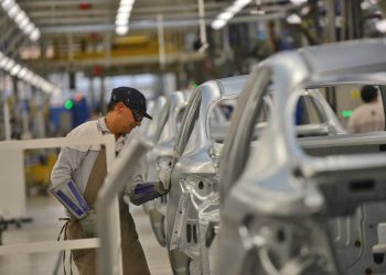 Ante la falta de dólares, la industria automotriz teme por su futuro inmediato