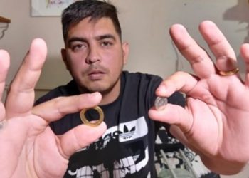 Un ladrón le disparó y se salvó gracias a una moneda de $2