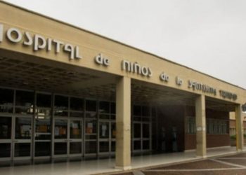 Milagro en Córdoba: Una nena de tres años cayó por la ventana de un sexto piso y se salvó