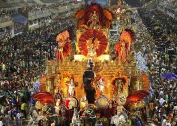 Una niña de 11 años murió al caer de una carroza en el carnaval de Río de Janeiro