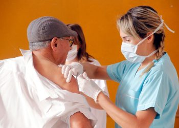 Vacuna antigripal: Salud comienza a inmunizar a un nuevo grupo etario