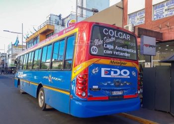 Viajaron con un muerto en el colectivo porque pensaron que dormía