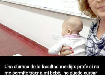 Vocación de servicio: una docente cuida una bebé mientras la madre cursa