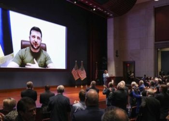 Zelensky «invita» a Biden y Macron a Kiev