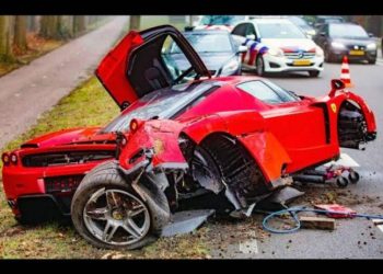 Tremendo: Se compró el auto de sus sueños, lo sacó del concesionario y lo chocó a las pocas cuadras