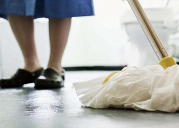 Violencia extrema: golpearon con una olla a su empleada doméstica y la amenazaron con una escopeta