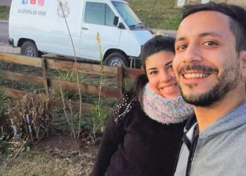 Viajan por el país en una Traffic y están de paso por San Rafael