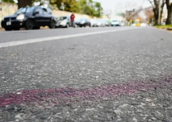 Acribillan de diez balazos a un policía en Rosario