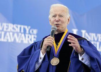 Biden llamó a «no quedarse al margen» y pasar a la acción en el debate sobre control de armas