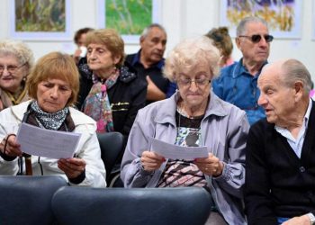 Brindan charlas sobre cómo prepararse para la jubilación y los desafíos de mantenerse activo