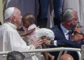 Francisco reclama «soluciones de conjunto y caminos de diálogo» para que termine la guerra