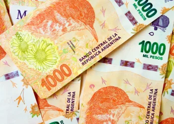La crisis del peso: la Argentina tiene el billete de mayor denominación con menor poder de compra de la región