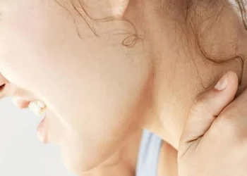 Conocé los síntomas de la enfermedad silenciosa que impide caminar, subir escaleras y hasta hacer la cama