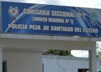 Le arrojó aceite caliente e intentó electrocutarla