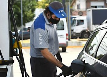 Postergan la suba de impuestos a los combustibles para que no impacte en la inflación