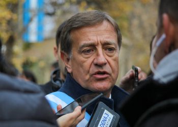 Rodolfo Suarez: «Los problemas internos del Gobierno nacional joden al país»