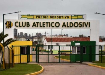 Tiene 14 años, lo llevaron engañado para probarse en un club de Primera y fue abandonado
