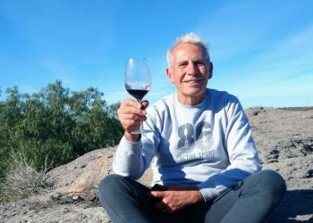 Toma fotografías con su celulary tiene una gran cantidadde seguidores en Facebook