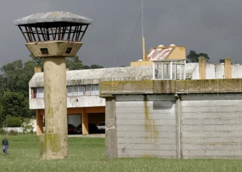 Coqueteó con una mujer en una fiesta, le guiñó un ojo y la pareja lo mató de un botellazo en la cabeza