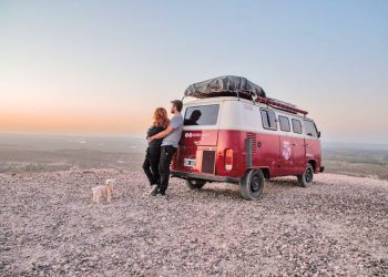Una pareja junto a su perra recorre el país y pasaron por San Rafael