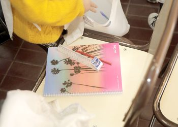 Alumnos de Rama Caída  recibieron kits de útiles elaborados con basura reciclada