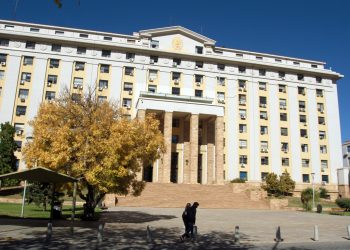 El Gobierno adelantó un tramo del aumento salarial a los estatales