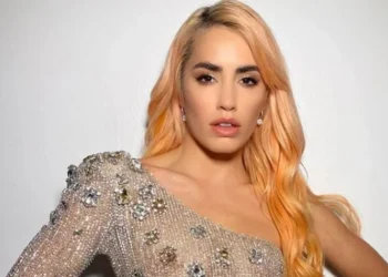 El gesto de Lali Espósito con una niña de 9 años que vendía dibujos en la calle para ir a su show