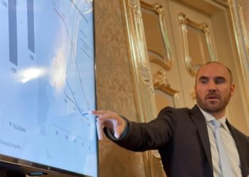 Guzmán desechó versiones de «reperfilamiento» y dijo que la deuda en pesos es «sostenible»