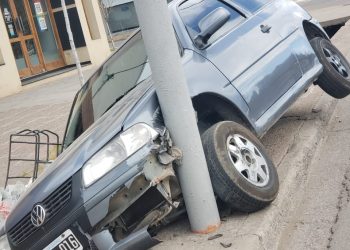 Iba por la avenida Hipólito Yrigoyen y terminó en la acequia