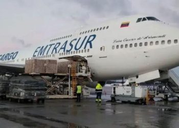 La Justicia ordenó retener los pasaportes de los iraníes que viajaban en el avión retenido en Ezeiza