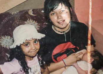 Las gestó, las amamantó y un día pudo contarles la verdad: “No soy mamá, soy papá”