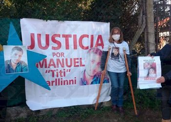 Lo chocó una mujer que manejaba sin tener registro y murió:  aseguran que policías le robaron mientras agonizaba